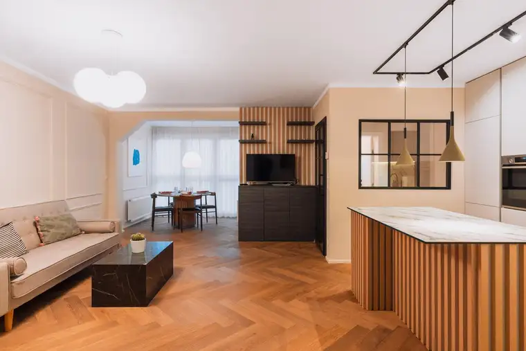 Zeitlose Grandezza: Exklusiver Altbau in vollendeter Moderne