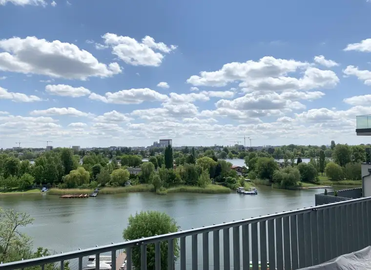 HIGH-END LIVING * HOLIDAY FEELING DAHEIM * 4-ZIMMER-DACHGESCHOSS * BALKON * ALTE DONAU * BESTE FACILITIES *