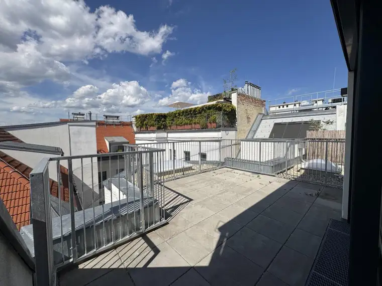 Hochwertiger Dachgeschoßausbau mit Flair beim Belvedere! Ab sofort verfügbar!