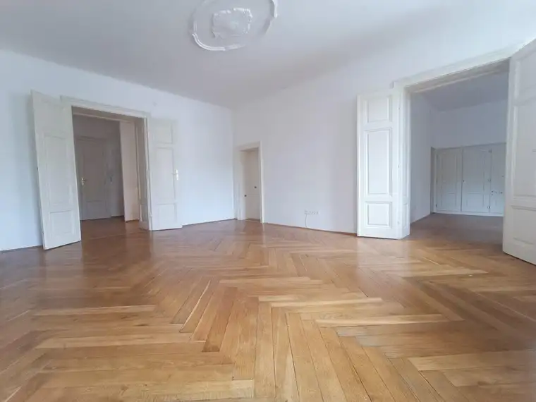 Großzügige 3-Zimmer Wohnung mit absoluter Ruhelage im Innenhof! Perfekte Anbindung Nähe U4 Stadtpark! Unbefristet!