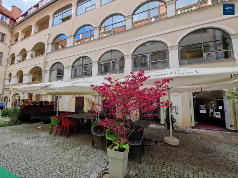 Cafe/Bar in der Altstadt von Graz mit Gastgarten zu vermieten