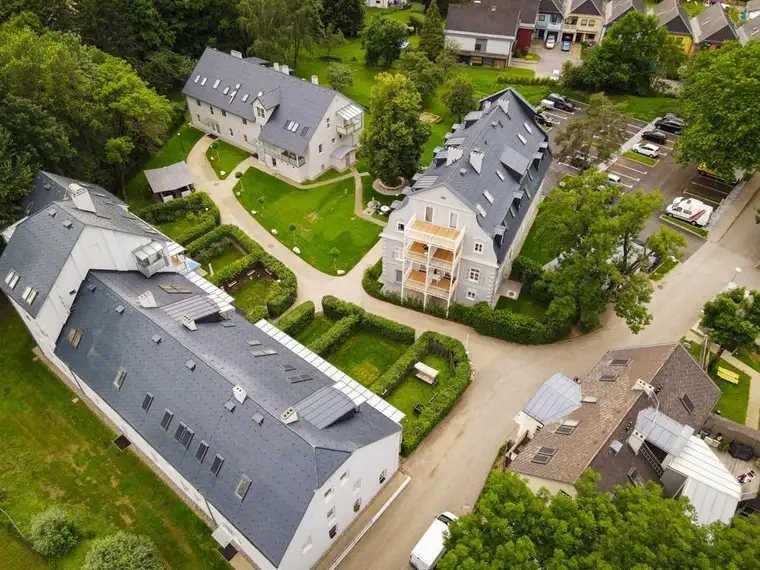 Erstbezug! Generalsanierte 4 Zimmerwohnung mit Balkon in grüner Umgebung zum Verkauf - Top 32- Provisionsfrei