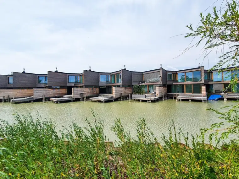 Schickes Seehaus direkt am Wasser