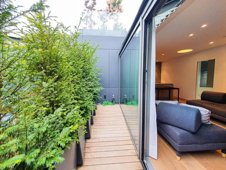 360° - Luxuriöse DG Wohnung mit kleiner Terrasse