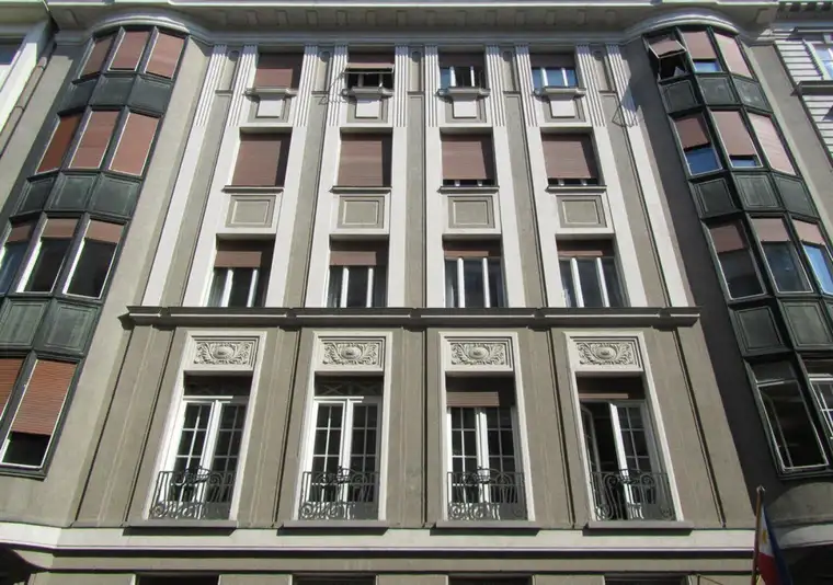Geschichtsträchtiger Altbau beim Schwarzenbergplatz - gekühlt