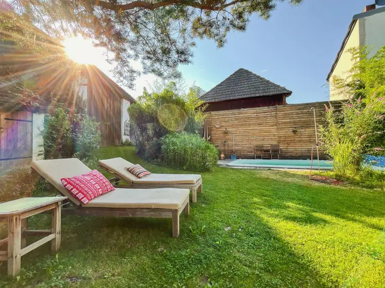 Pure Idylle / altes Bauernhaus mit uneinsehbarem Innenhof und Pool