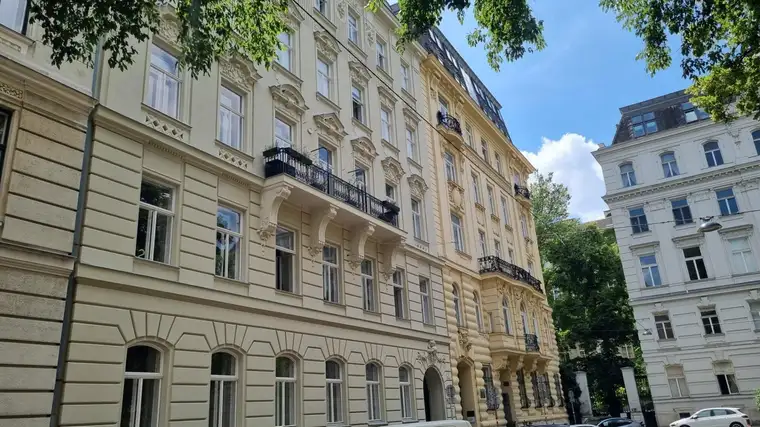 Traumhaftes Altbaubüro in Ruhelage