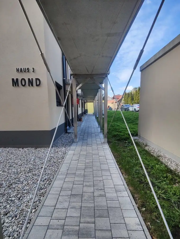 ANLEGER ! 2 Zimmer Gartenwohnung - 1 PKW Stellplätze