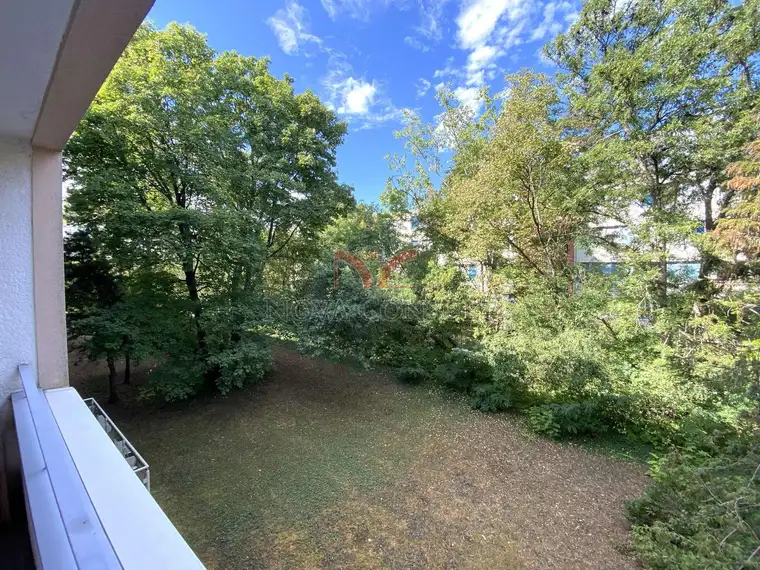 3-Zimmermietwohnung mit Lift und Loggia in absoluter Grünruhelage!
