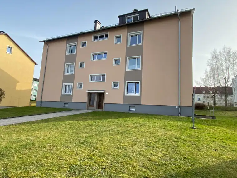 Kompakte, günstige 2 Zimmer-Wohnung mit Potential in Lambach