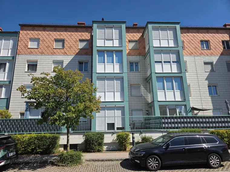 Zentral wohnen in Asten, 3-Zimmer-Wohnung mit verglaster Loggia und Tiefgarage