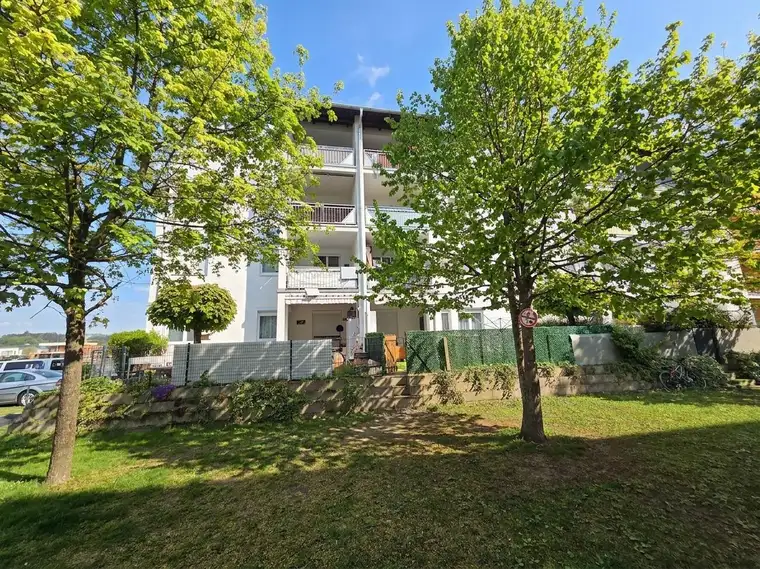 3-Raumwohnung Nähe Schulzentrum mit Loggia im obersten Stockwerk