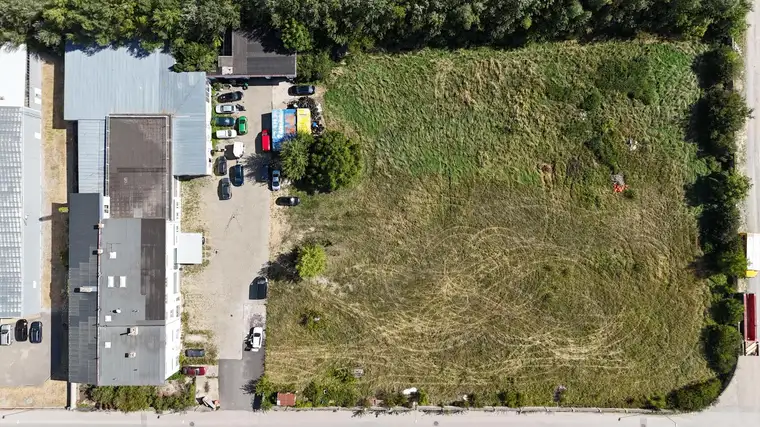 Betriebsliegenschaft mit rund 10.000 m² Entwicklungsfläche zum Kauf Trattnerring 21 Austria