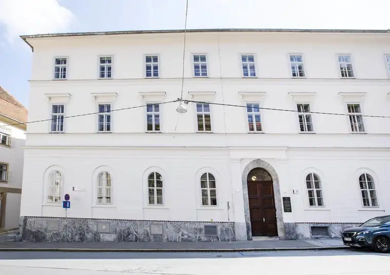 Repräsentativer Altbau am Schlossberg