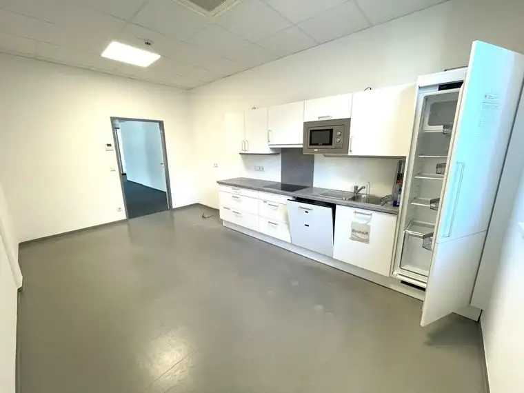 Moderne Büros mit Dachterrasse und bestem Blick