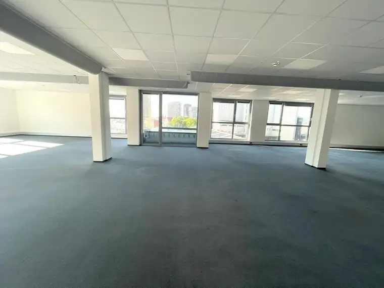 Moderne Büros mit Dachterrasse