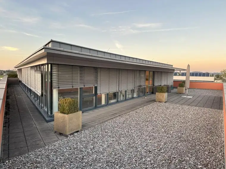 Repräsentatives Penthouse-Büro mit Terrasse in Top-Business Lage