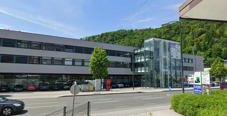 Lichtdurchflutete Bürofläche in zentraler Lage