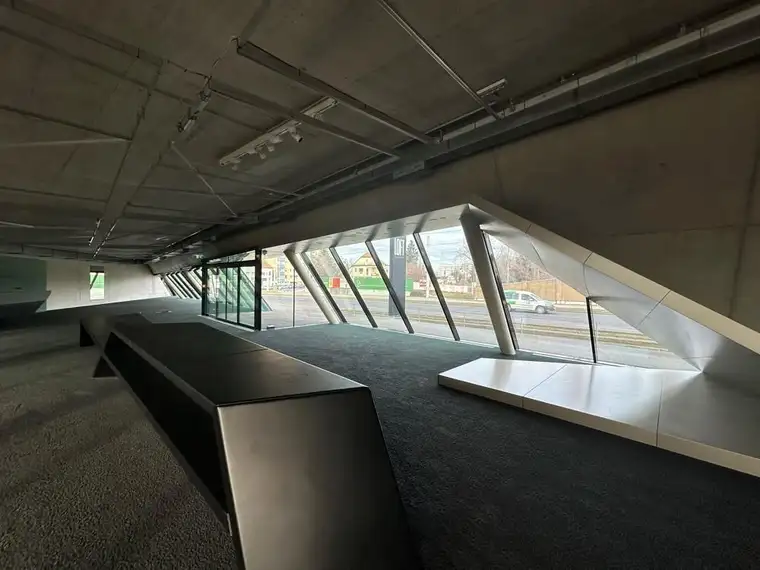 Moderne Geschäftsfläche mit bester SICHTBARKEIT - direkt am Autobahnzubringer Graz-Ost
