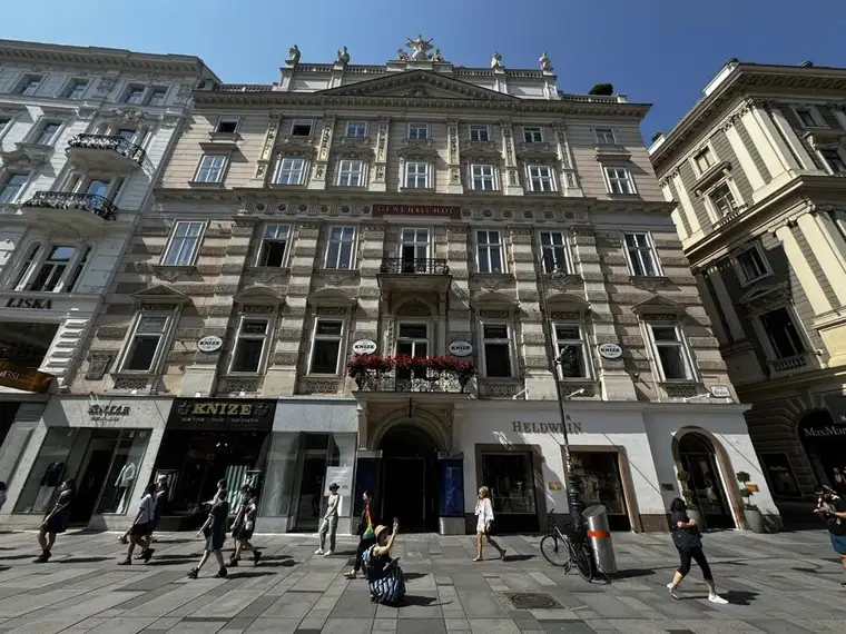 Generalsaniertes Altbaubüro direkt am Graben