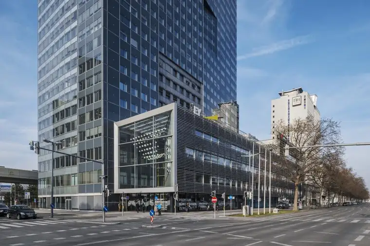 BÜROS MIT FERNBLICK - IZD TOWER