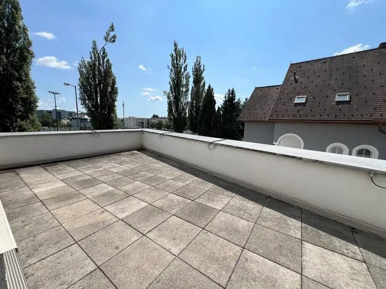 Helle Büroetage mit Dachterrasse