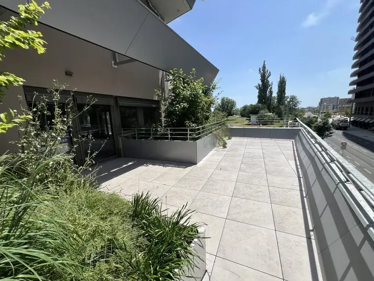 Schlüsselfertiges Neubau-Büro mit Parkplätzen