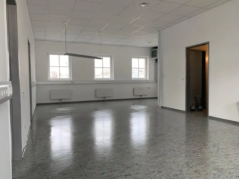 Provisionsfreie und attraktive Bürofläche mit 120m² zu vermieten