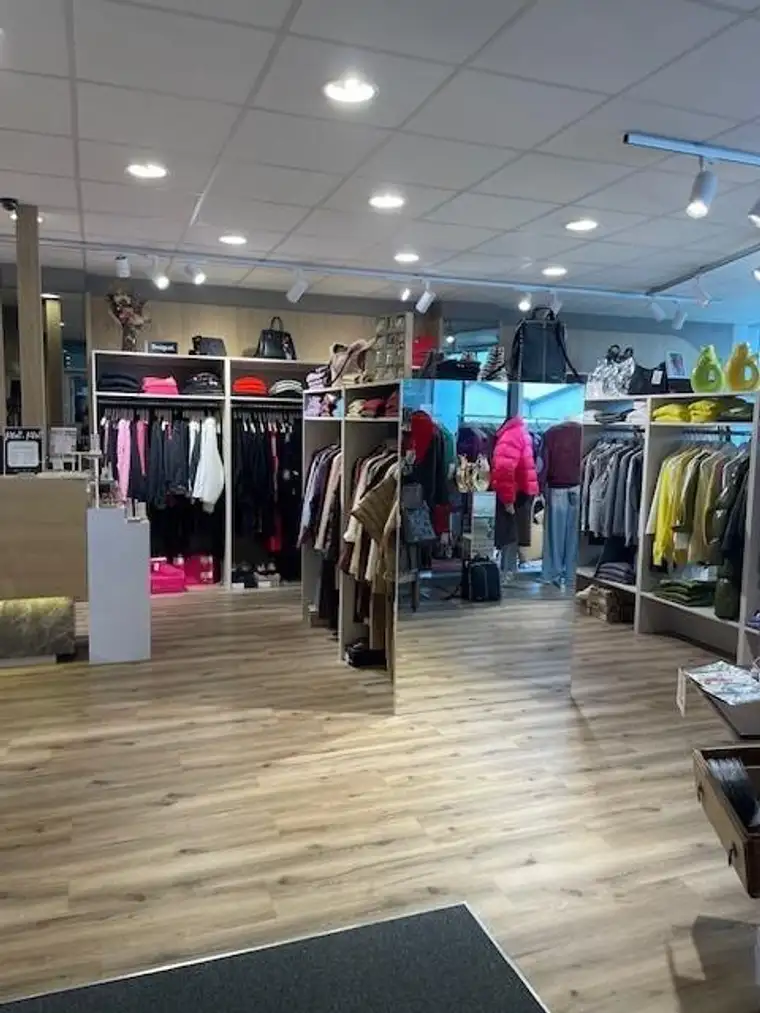 GESCHÄFTSLOKAL zu mieten!! TOPLAGE in St. Georgen im Attergau