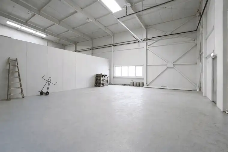 Zentrale Lagerhalle mit perfekter Anbindung