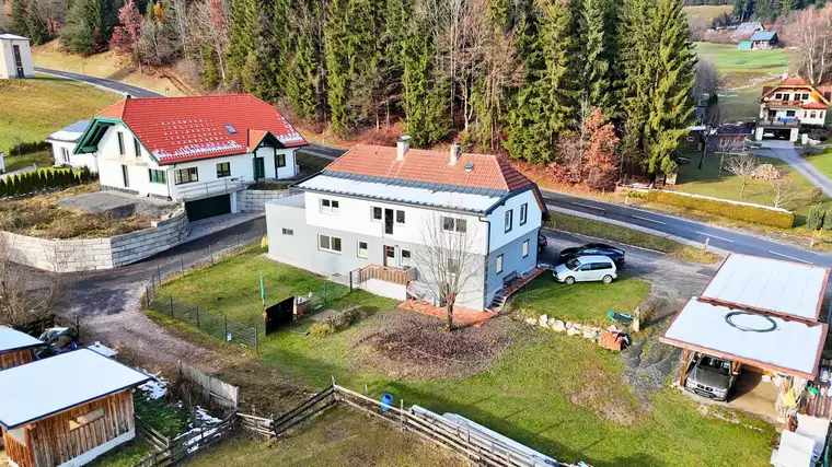 Großzügiges Haus mit zwei Wohneinheiten und Bergblick