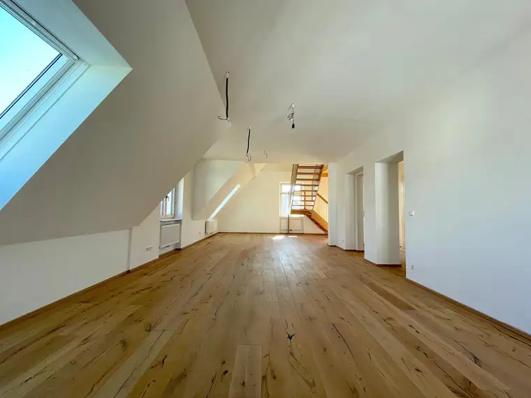 Loft-Feeling trifft Karawankenblick – Traumhafte 3-Zimmer-Galeriewohnung