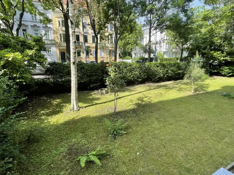 Sanierungsbedürftige Gartenwohnung mit großem Potenzial in Toplage