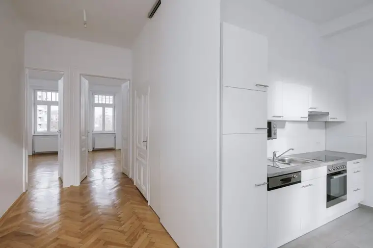 Sehr helle und gepflegte 2 Zimmer Altbauwohnung in zenraler Lage von Döbling!