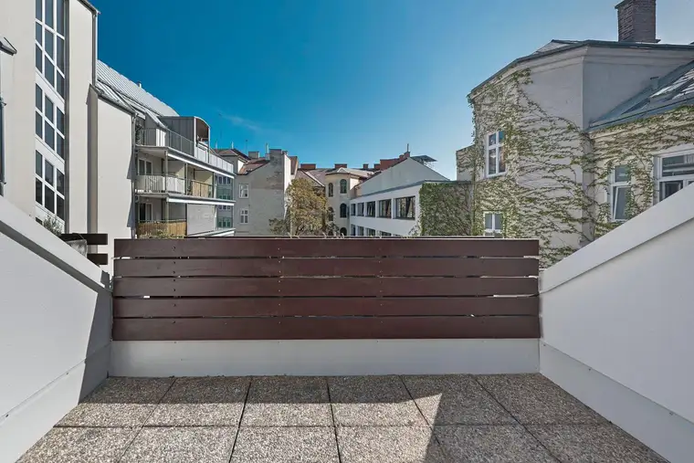 Hofseitige Terrassenwohnung in bester Stadtlage nächst Mariahilfer Straße