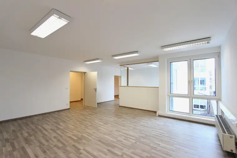 Helles 2- bis 3-Zimmer-Büro nächst Niederösterreich!