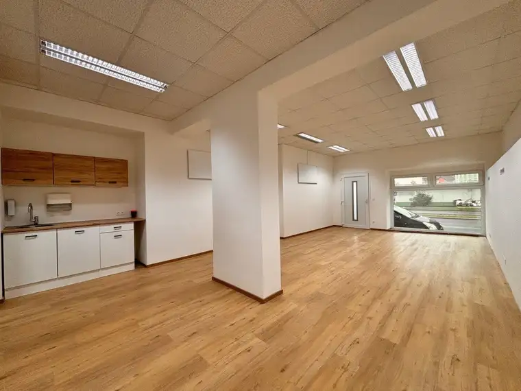 Top-Objekt für Unternehmen! Erstbezugs-Büro, Lager, Hebebühne – alles in einem nächst Innenstadt Wiener Neustadts