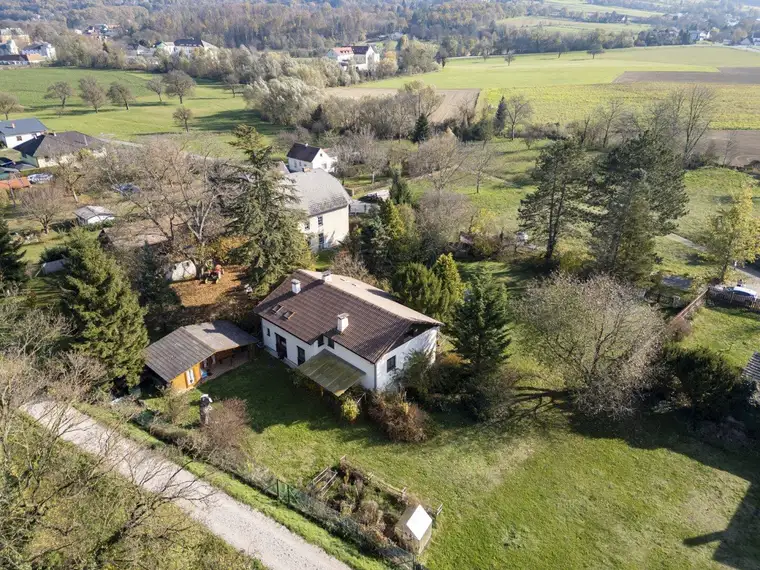 Wunderschön gelegen! Vielfältig gestaltbares Bestandshaus mit großem Grundstück in Lanzenkirchen