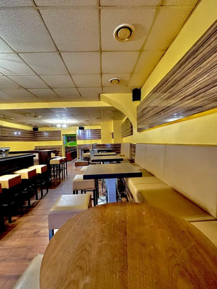 Vollausgestattete chice Bar nächst Innenstadt | Ablösefrei | Schanigarten