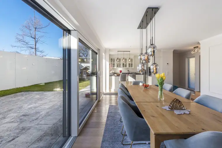 Architektenhaus mit genialem Stadtgarten | 5 Zimmer | 2 Autostellplätze | Privatsphäre
