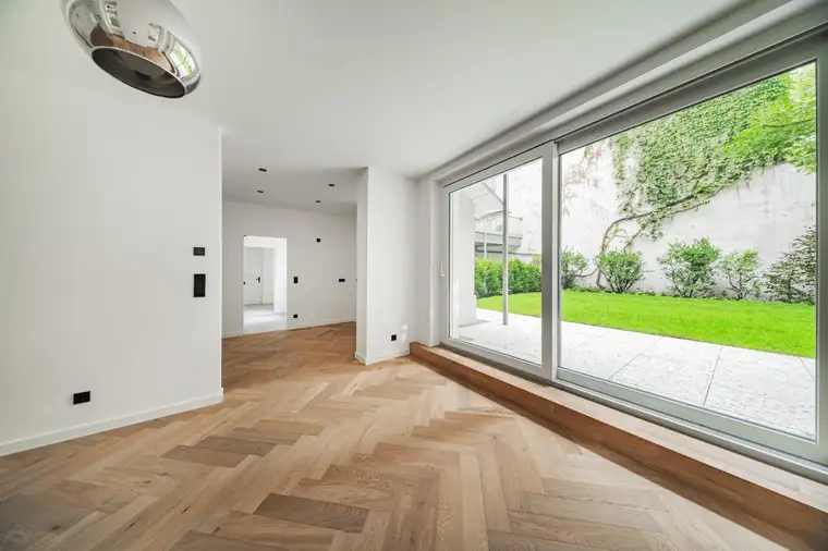 Sandra Weichesmiller, WINEGG Makler GmbH