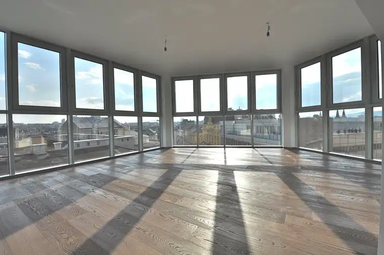PANORAMA-Ebene über der Stadt! Dachgeschoß-Maisonette mit privater Außenfläche