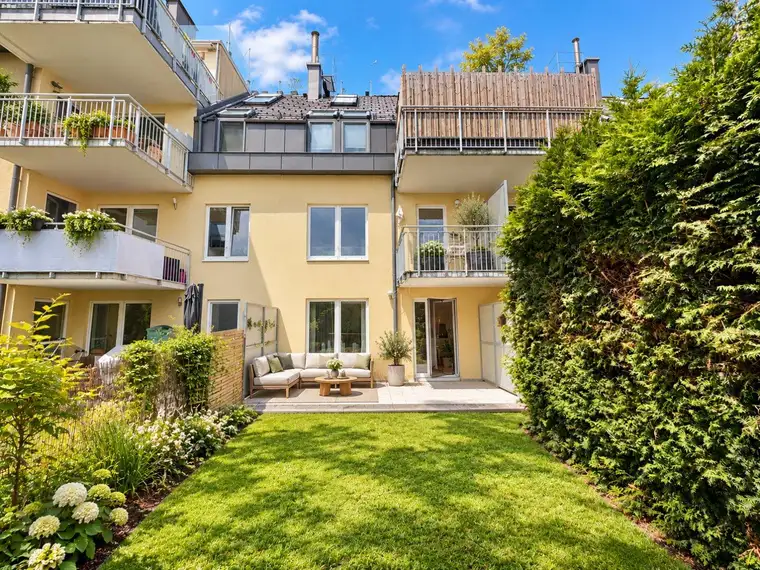 Maisonette mit Reihenhaus-Charakter | Eigengarten, Terrasse, Balkon &amp; Tiefgarage | Nähe Bahnhof Unterkritzendorf