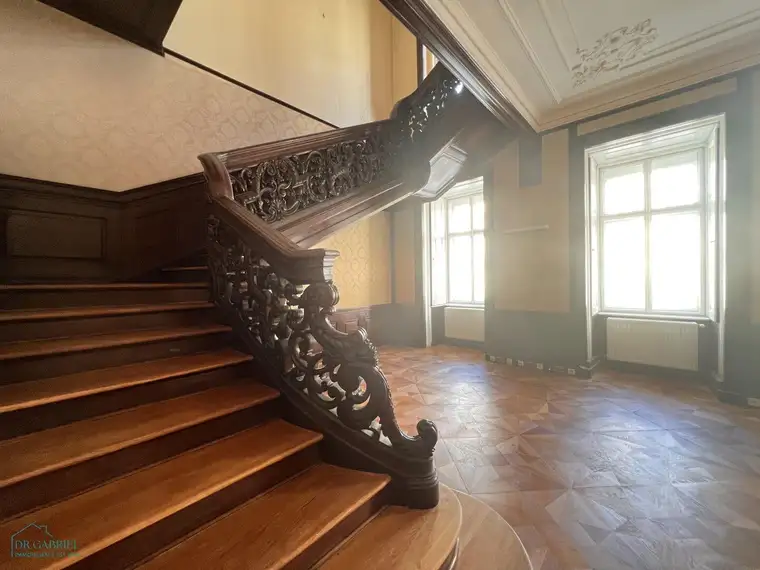 BÜROFLÄCHEN IN PALAIS IN SEHR GUTER LAGE - NAHE ZUR INNENSTADT
