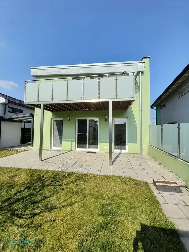 MODERNES EINFAMILIENHAUS MIT GARTEN