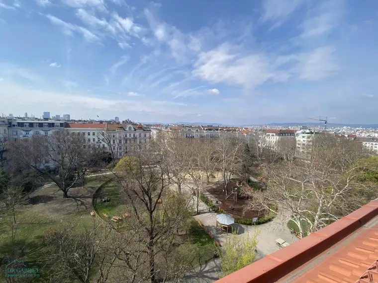 DACHTERRASSENWOHNUNG MIT FERNBLICK