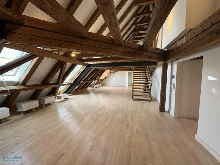 DACH-TERRASSENMAISONETTE NÄHE STEPHANSPLATZ