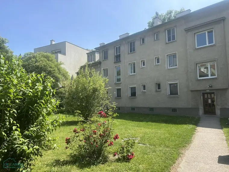 SCHÖNE GARCONNIERE MIT SÜDSEITIGEM BLICK INS GRÜNE