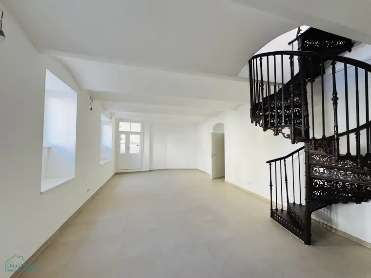 GESCHÄFTSLOKAL IM SOUTERRAIN