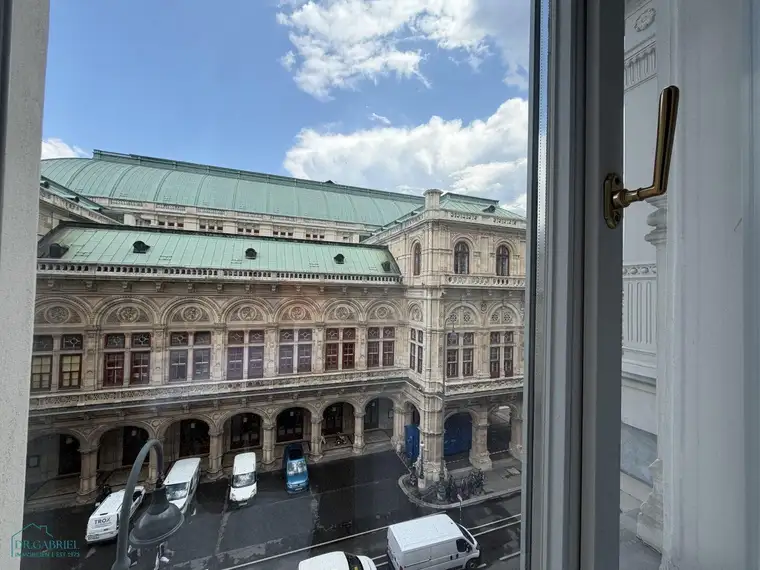 REPRÄSENTATIVE BÜROETAGE IM INNENSTADT-PALAIS
